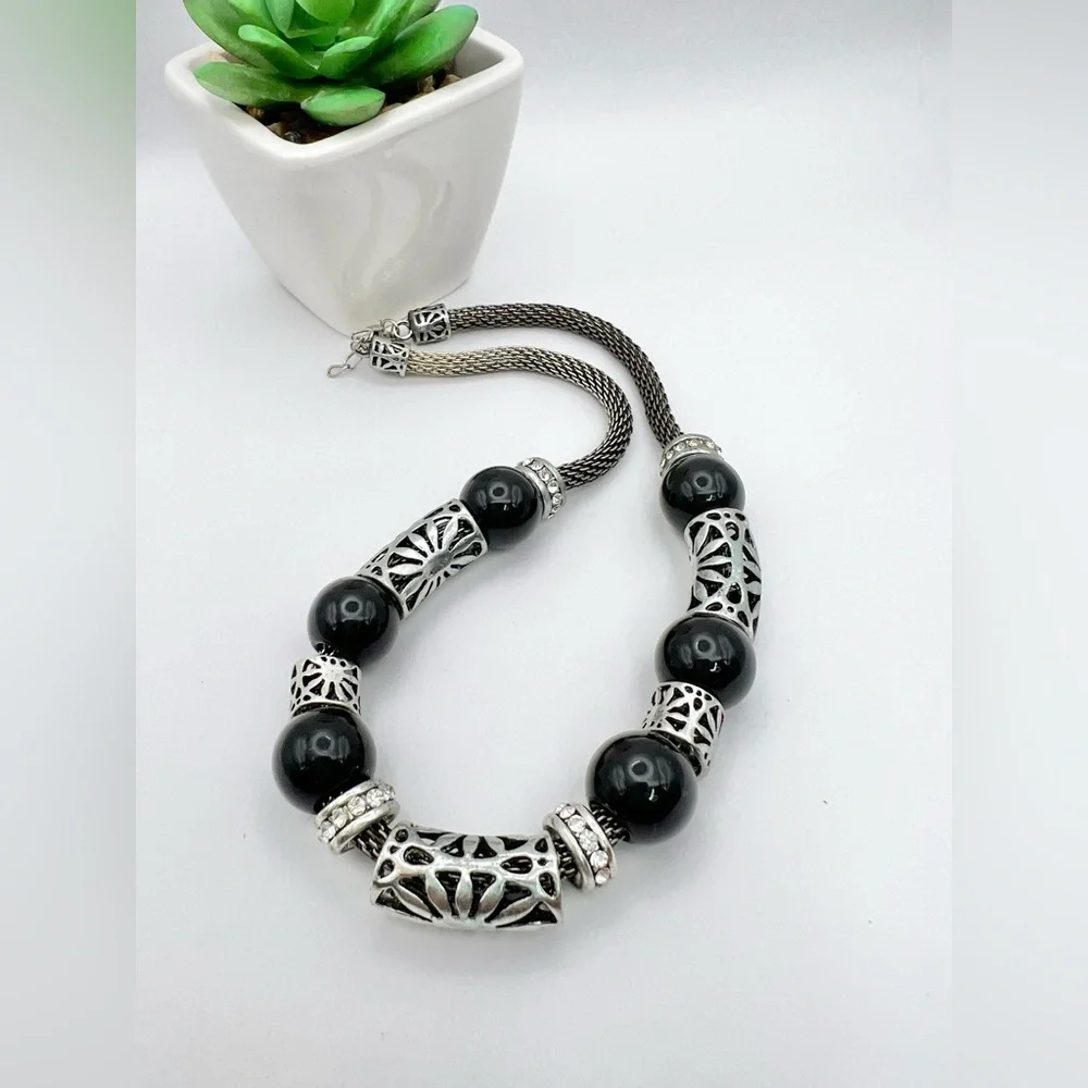 BLACK BEAD NECKLACE - Picture 3 of 5